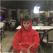 Étudiant en prothèse dentaire première année, toutes mes années de collège j’étais en classe européenne, je suis diplômé d’un bac L et du PET / TOEIC en préparation afin de le passer cette année!